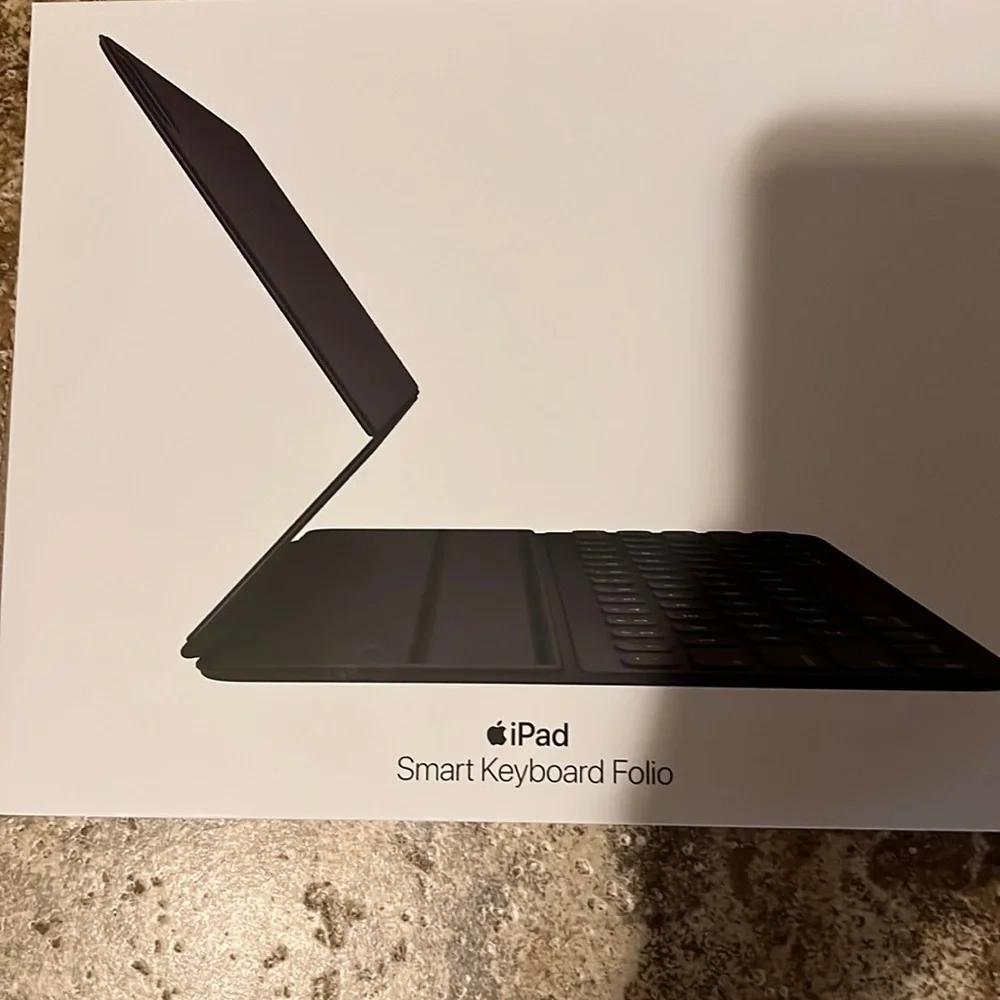 Like new iPad Smart Keyboard folio for 12.9inch 3rd and 4th generation